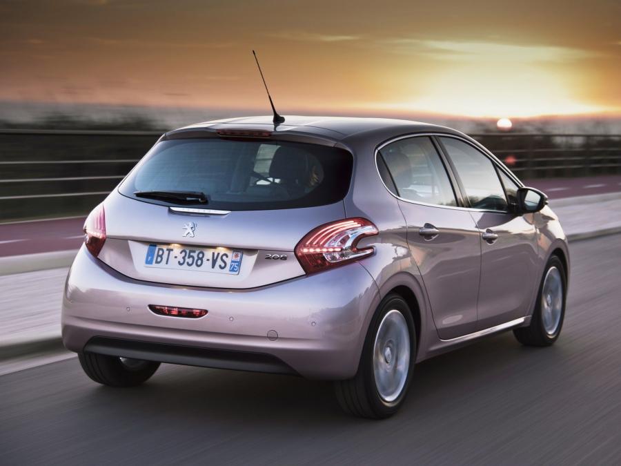  Peugeot 208 5-Door 2012 года  (фото 60 из 73)